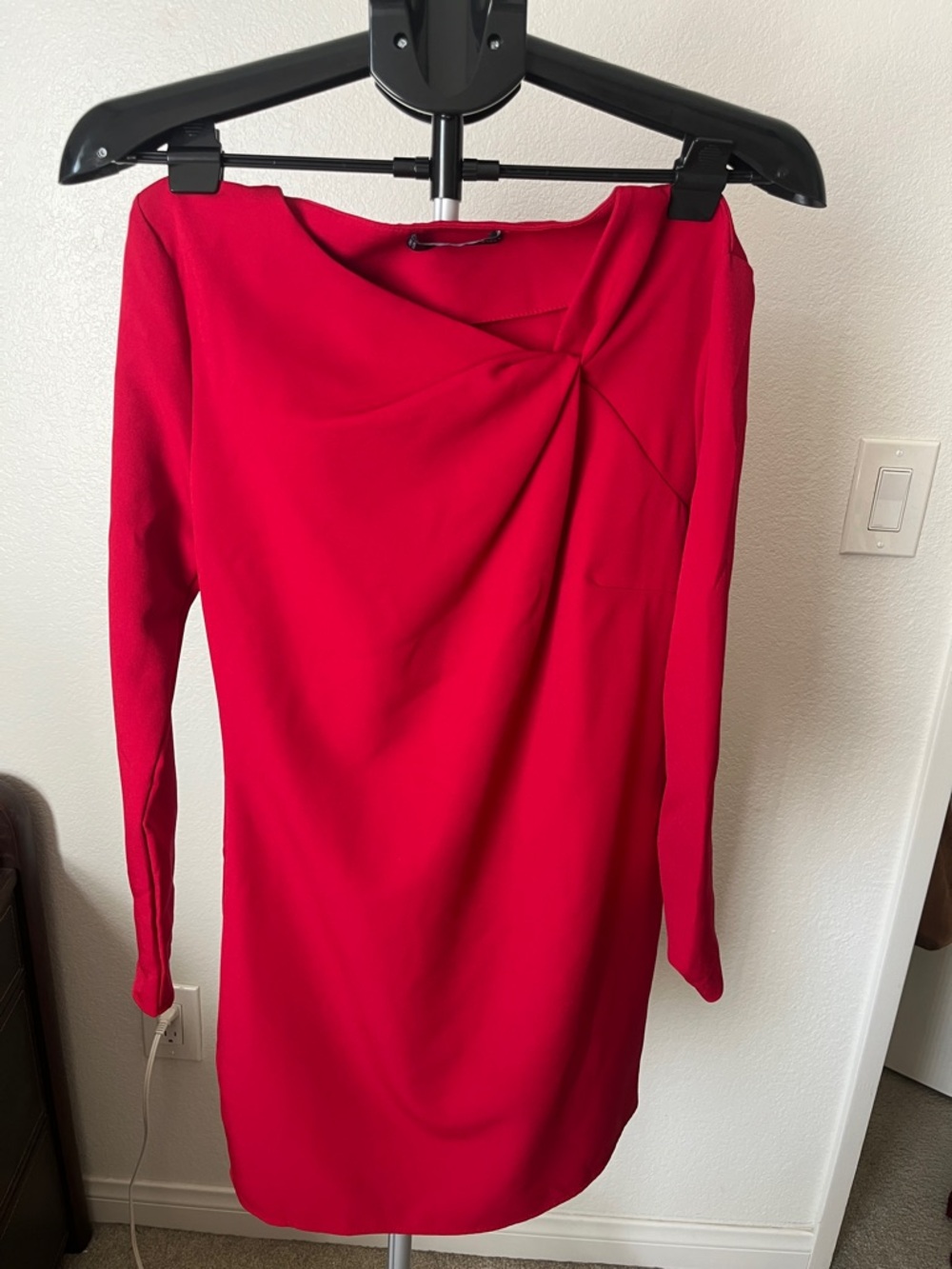 Women's Red Long-Sleeve Twist-Neck Dress
